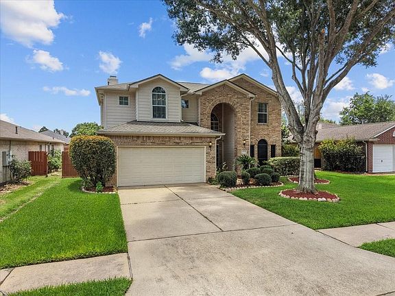 3rd image of 10004 Dawn Brook Dr