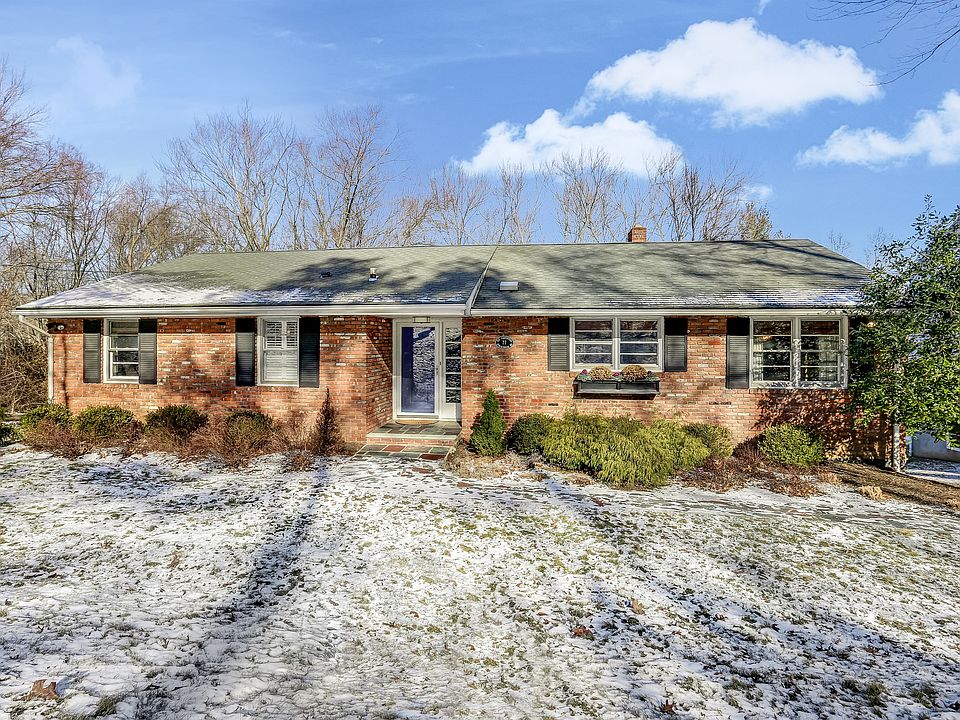 1st image of 77 Spring Brook Rd