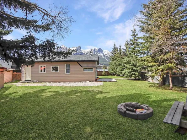 228 NE 17th St, Canmore, AB T1W 1Y8