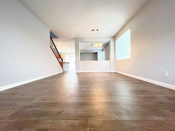 2nd image of 985 Gold Bear Dr