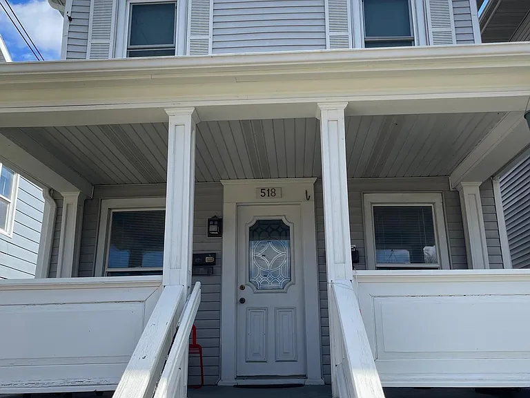 518 S Van Buren St #8 — Photo 1