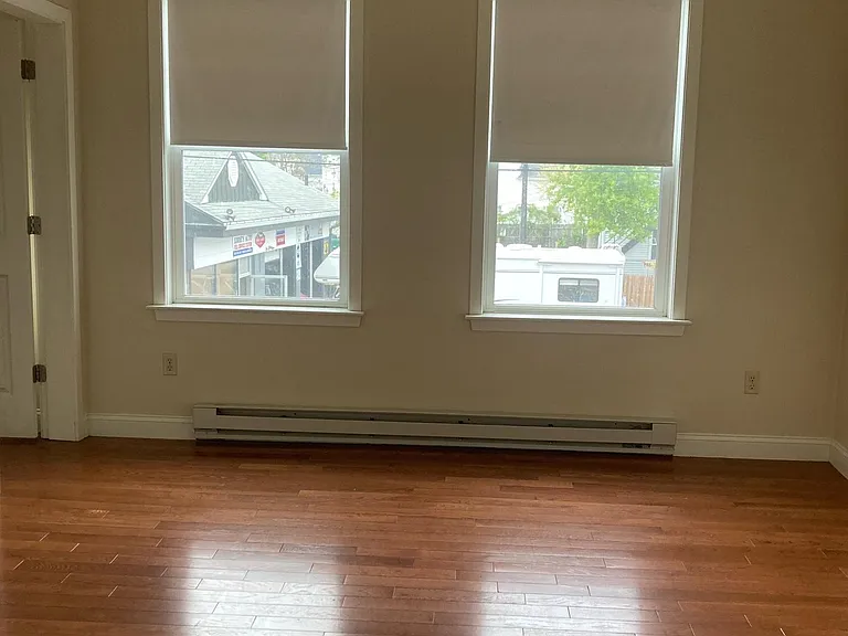 4-64 W Hollis St #4 — Photo 4