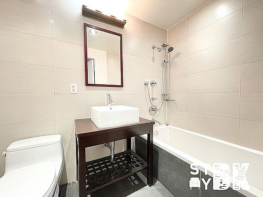 4th image of 560 Flushing Ave #2B