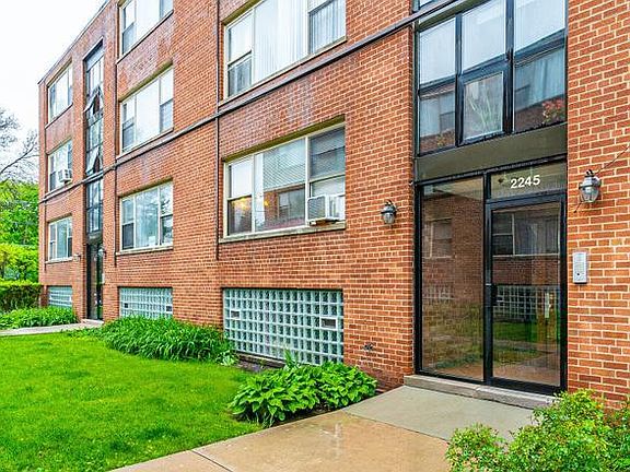 3rd image of 2245 W Farwell Ave #1