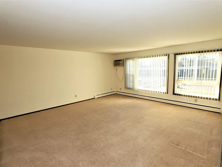4251 Parklawn Ave — Photo 8