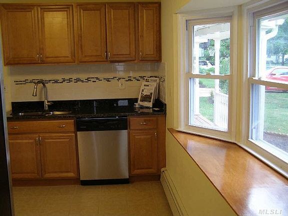 5th image of 99 Hearth Ln