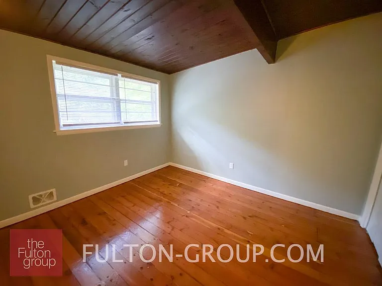 906 Maybelle St NE — Photo 10