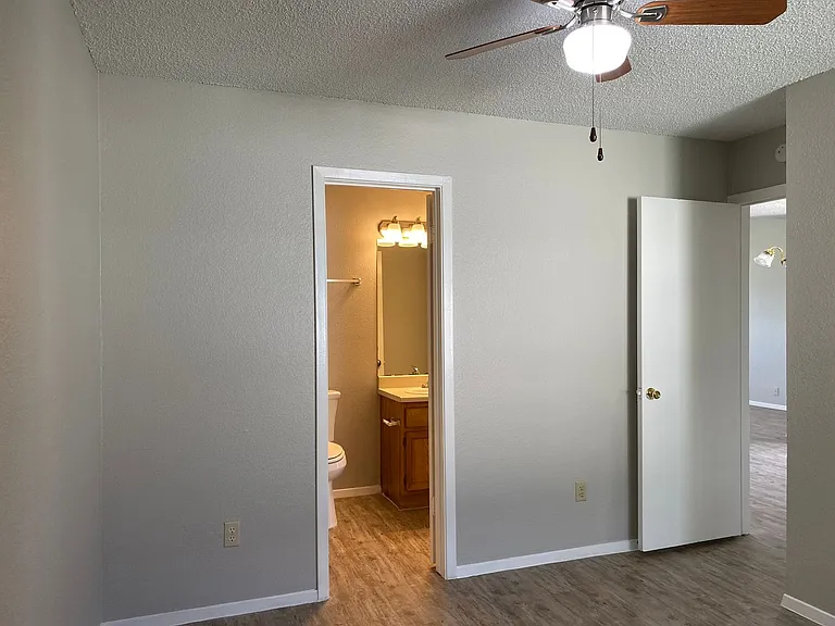 510 Willowbend Cv — Photo 9