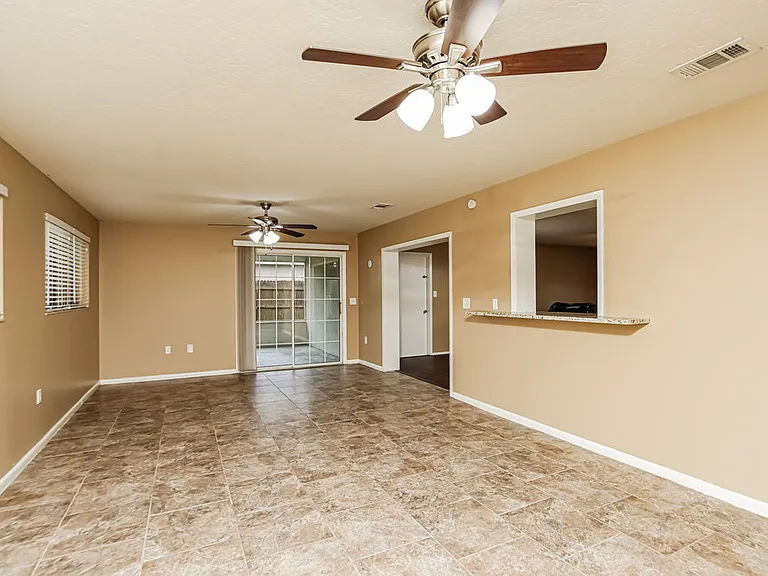 431 Veronica Ave NE — Photo 8