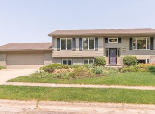 496 Hollywood Dr, Saline, MI 48176