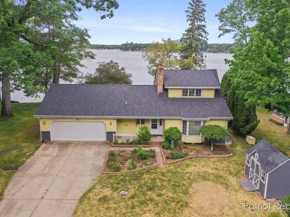 8861 Park Blvd, Newaygo, MI 49337