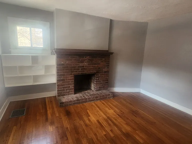 517 Summerlea St — Photo 7