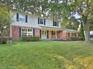 28619 Westerleigh Rd, Farmington Hills, MI 48334