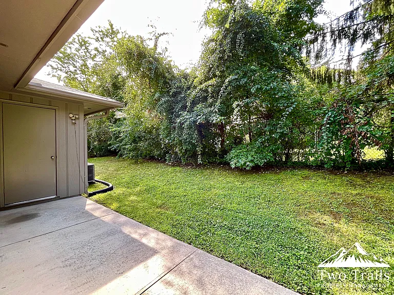 707 Farmington Cir — Photo 15