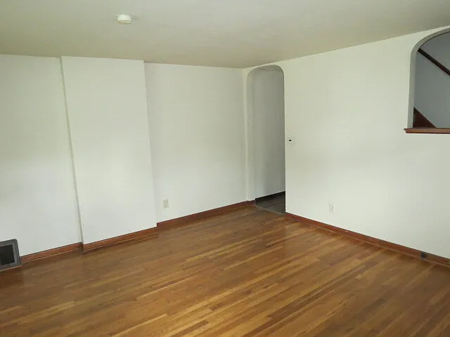 2 bed, 1.0 bath, 900 sqft, $1,275 — Photo 3