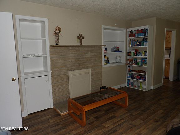 2nd image of 525 Woodlawn Rd