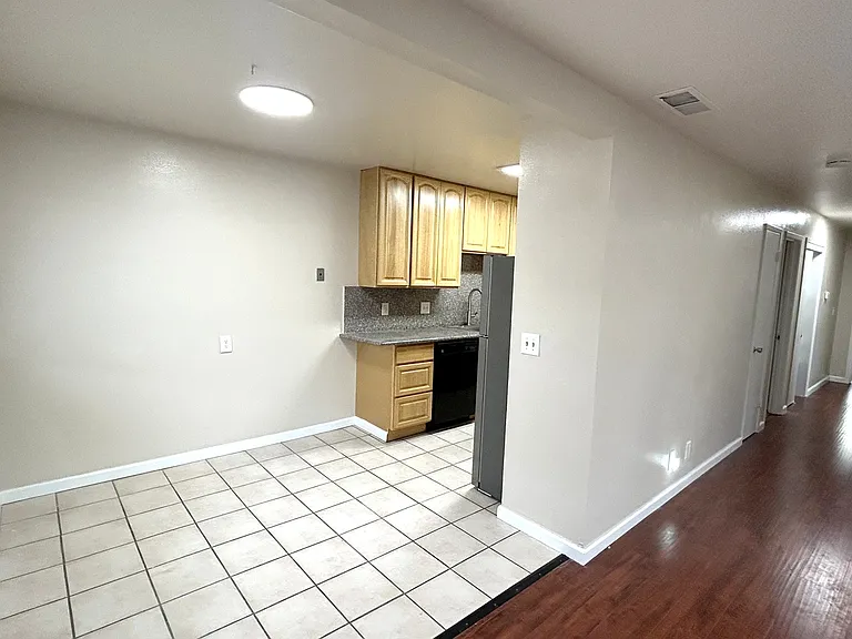 665 E Olive Ave #4 — Photo 5
