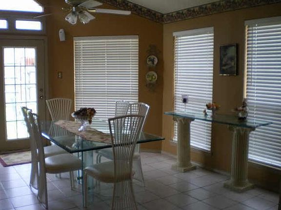 5th image of 956 Azalia Dr