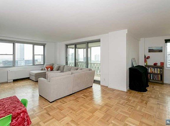 5th image of 2100 Linwood Ave APT 22K