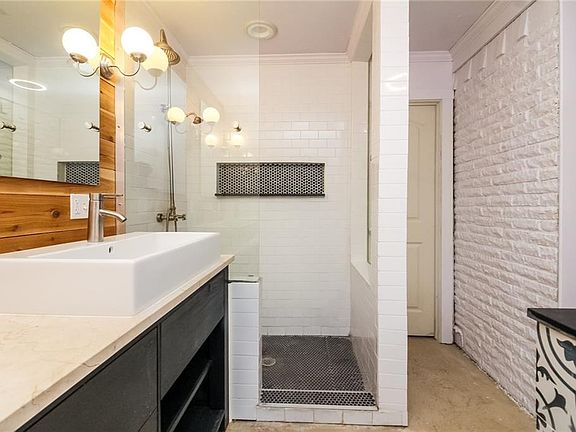 4th image of 4613 Cornell Dr