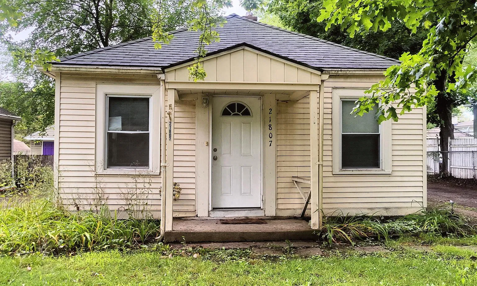 3 bed, 1232 sqft, $1,650 — Photo 1