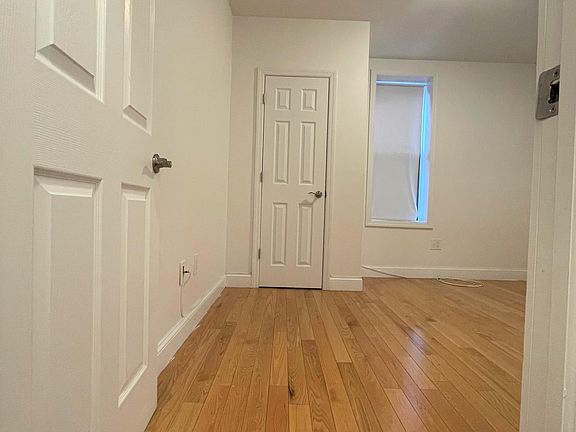 4th image of 904 McLean Ave