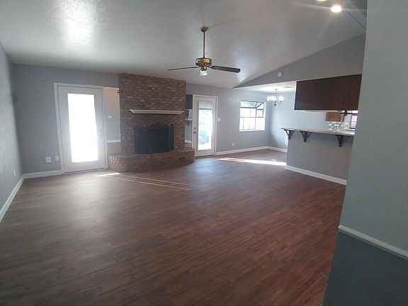 5th image of 1110 Holly Springs Dr