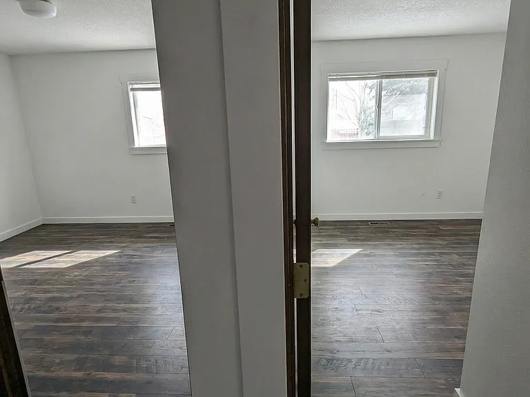 725 W Division Ave — Photo 10
