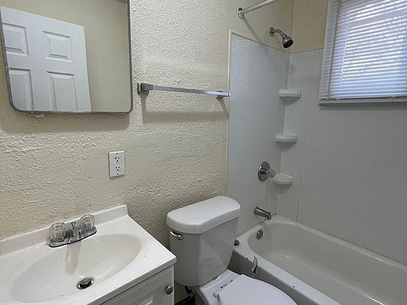 5th image of 1027 S Paul Laurence Dunbar St #B