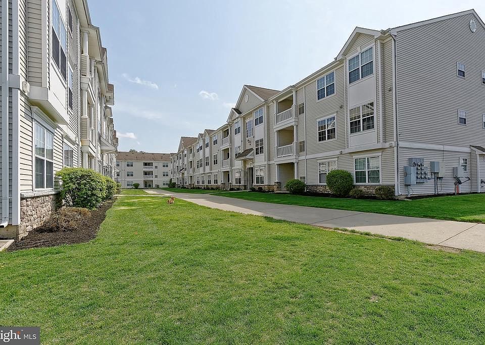 1st image of 111 Lionheart Ln #111