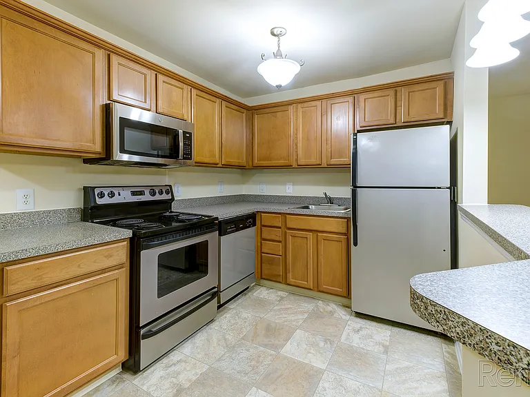 Arundel Apartments — Photo 20