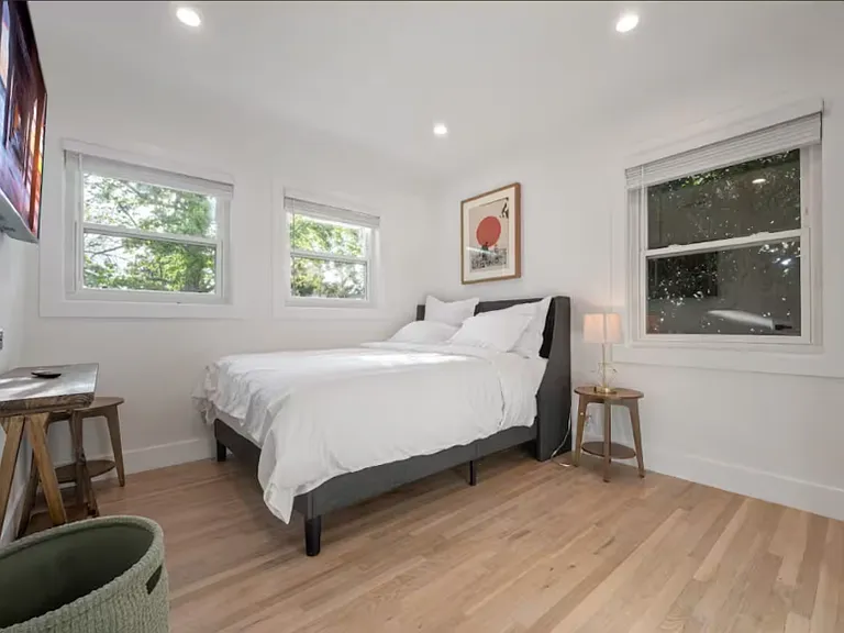 7106 Lasaine Ave — Photo 36