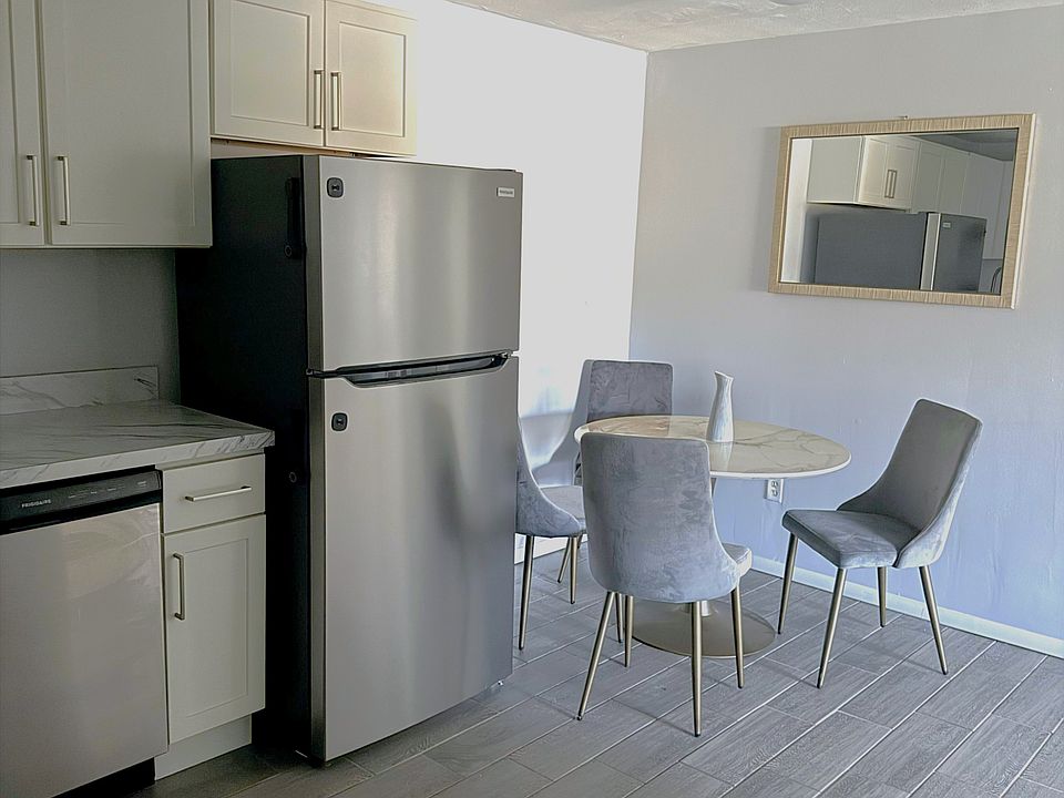 Unit 4: Kitchen - 2nd view