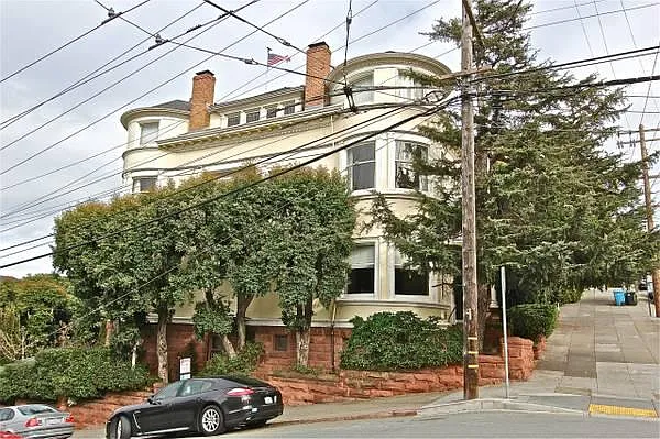 2398 Broadway St — Photo 24