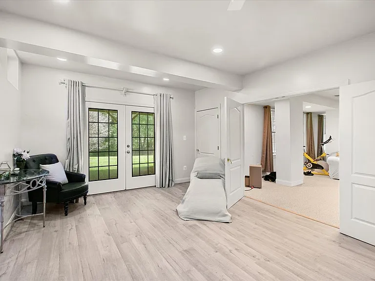 10243 Brittenford Dr — Photo 54