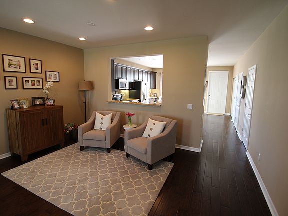 3rd image of 2835 Sunbury Dr
