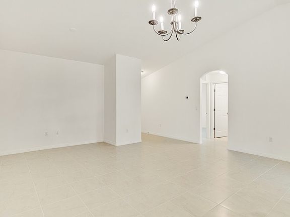 4th image of 24 Farnum Ln #A