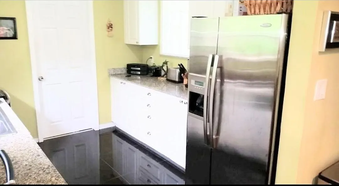 1826 Biarritz Dr — Photo 3