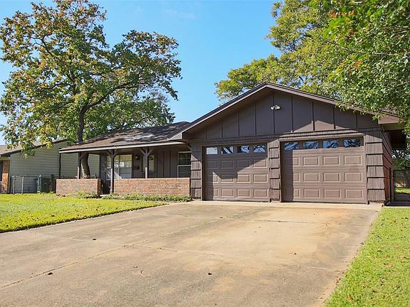 3rd image of 5827 Black Oak Dr