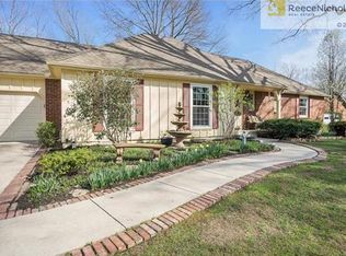 10515 Cherokee Ln, Leawood, KS 66206