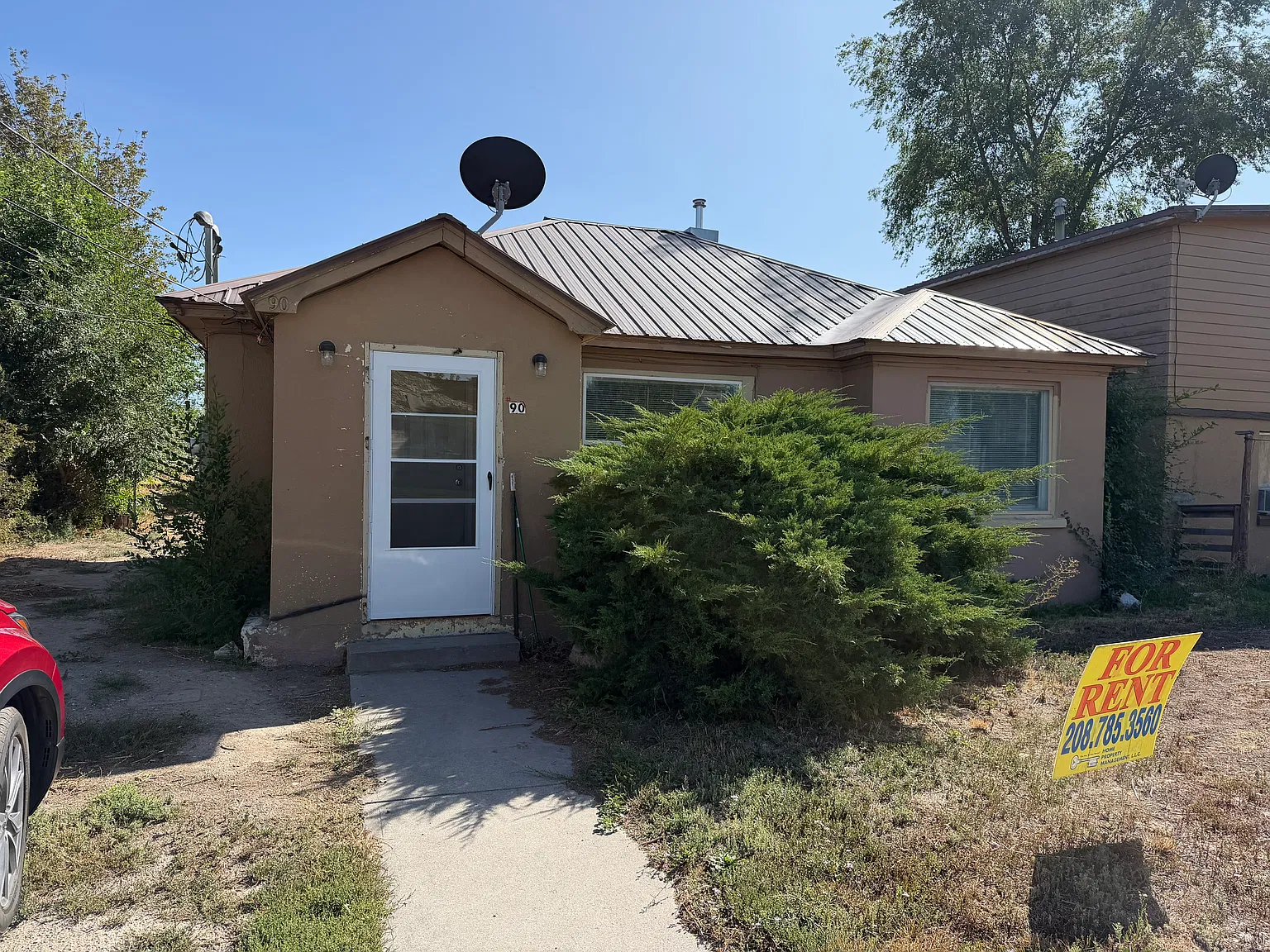 3 bed, $1,300 — Photo 1