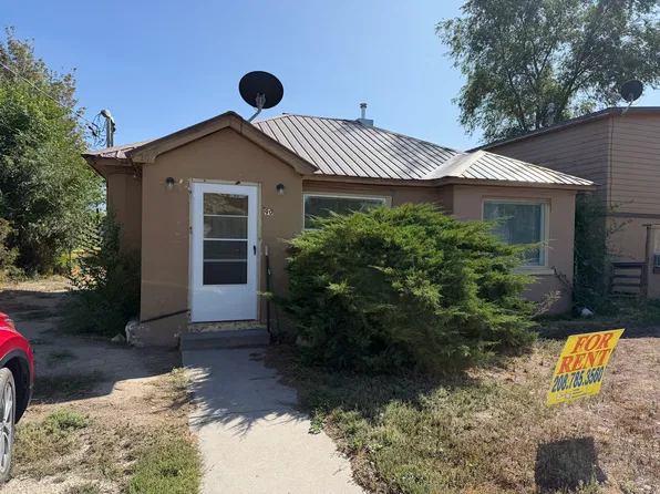 90 McAdoo St, Blackfoot, ID 83221