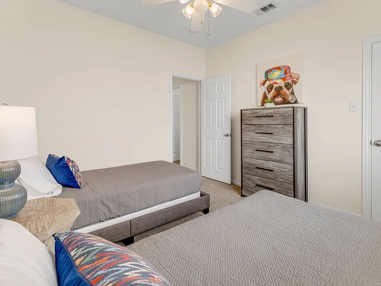 1438 Royal Oaks Dr — Photo 19