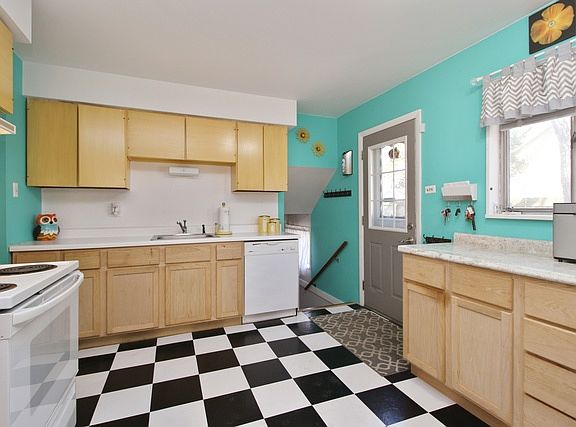 5th image of 311 New Salem St