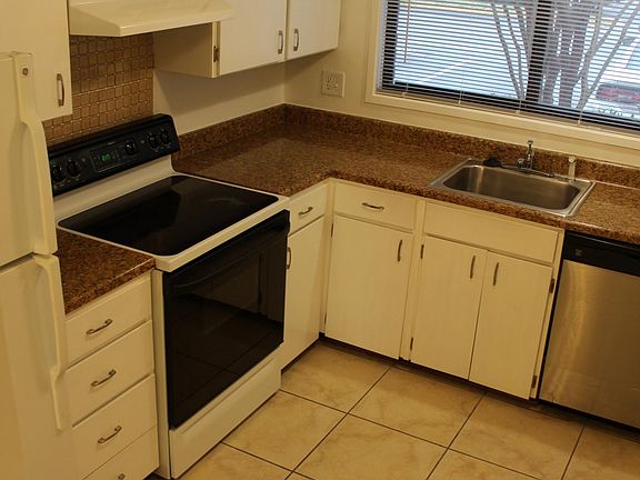 4th image of 30 Brassie Ct