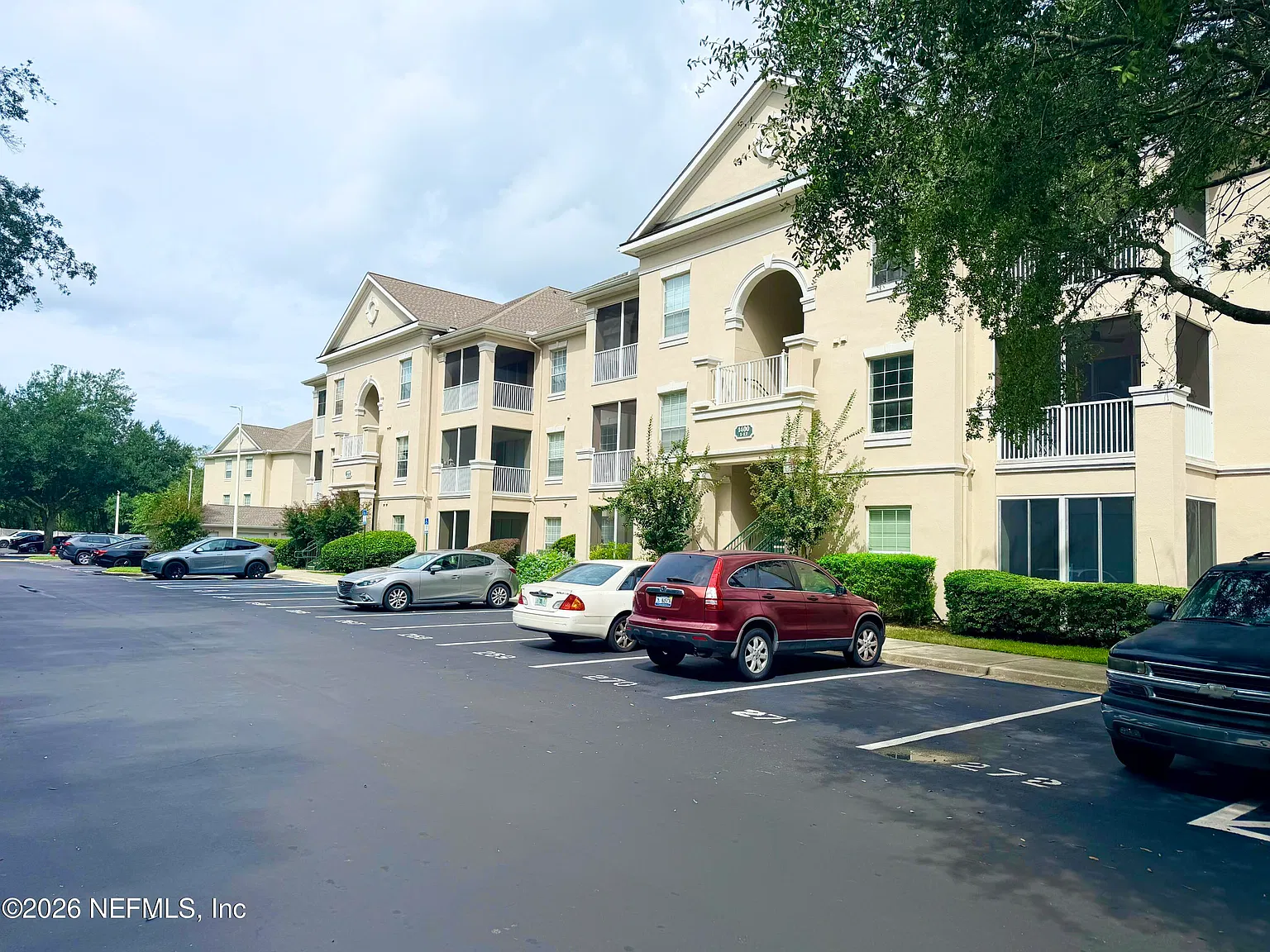 2 bed, 2.0 bath, 1099 sqft, $1,600 — Photo 2