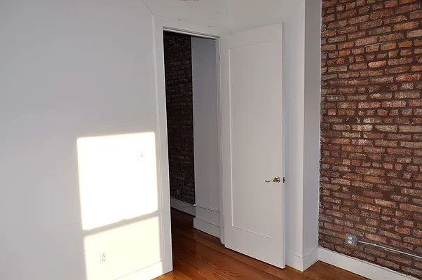 Rented by Premier Metro Realty Corp | media 27