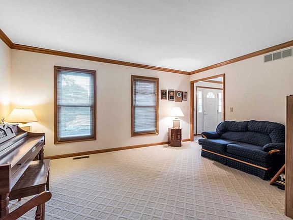 4th image of 10032 Bolingbroke Dr
