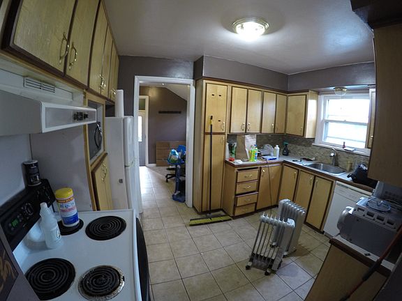4th image of 3405 E 18th St