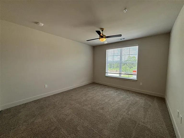 District on the Etowah Apartments — Photo 756